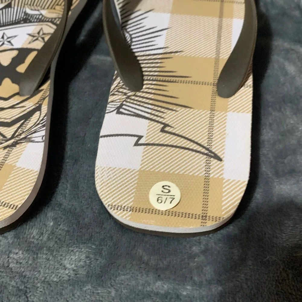 Twisted X Mens Plaid Graphic Flip Flop Sandals Brown Tan Crest Stars Size S 6/7